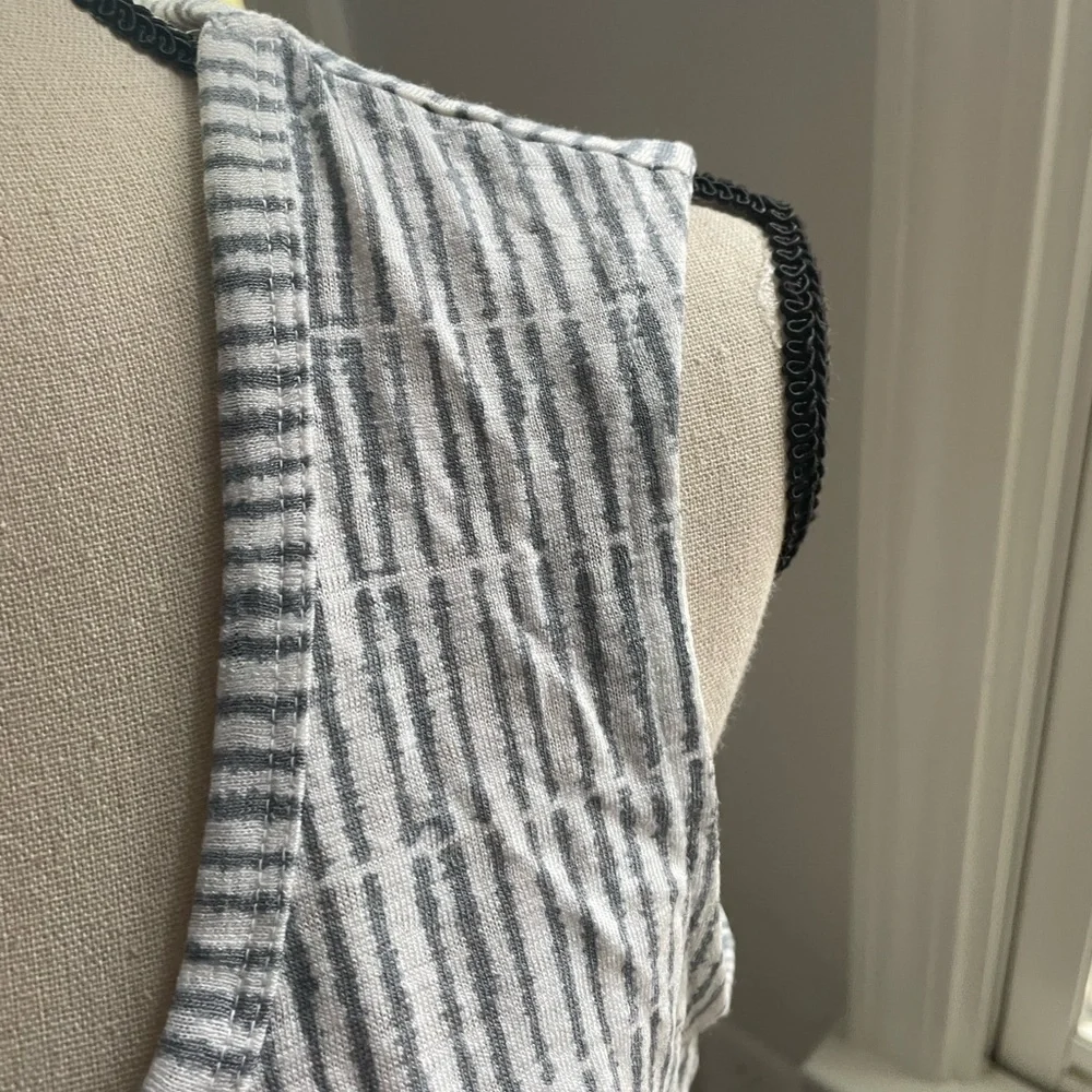 Athleta woman’s top in SZ S in gently used condition - Picture 3 of 4